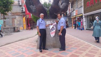 G&Uuml;LİSTAN CADDESİNDEKİ AFİŞLER KALDIRILDI
