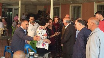 HDP&rsquo;LİLER HASTALARA MORAL ZİYARETİ GER&Ccedil;EKLEŞTİRDİ