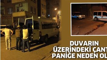 DUVARIN &Uuml;ZERİNDEKİ &Ccedil;ANTA, PANİĞE NEDEN OLDU