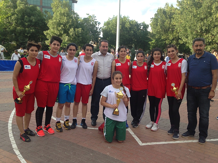 BATMAN&rsquo;DA STREETBALL R&Uuml;ZG&Acirc;RI