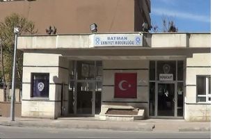 O POLİSLER A&Ccedil;IĞA ALINDI