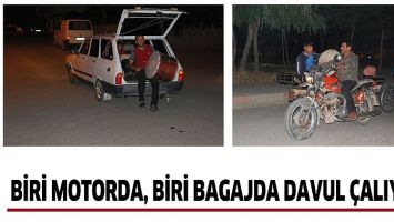 BİRİ MOTORDA, BİRİ BAGAJDA DAVUL &Ccedil;ALIYOR