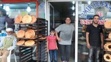 KETENON&Ecirc; EKMEKLERİ KAPIŞILIYOR.
