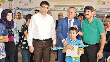 167 BİN &Ouml;ĞRENCİ KARNE ALDI
