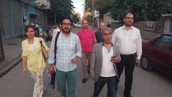 AK PARTİ&rsquo;LİLER, EVLERE KONUK OLUYOR