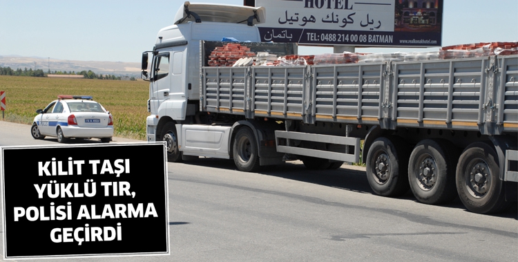 KİLİT TAŞI Y&Uuml;KL&Uuml; TIR, POLİSİ ALARMA GE&Ccedil;İRDİ
