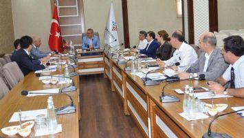 VALİ, KAYMAKAMLARLA BİR ARAYA GELDİ