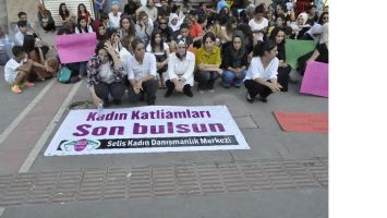KADINLAR &Acirc;MİNE İ&Ccedil;İN EYLEMDEYDİ