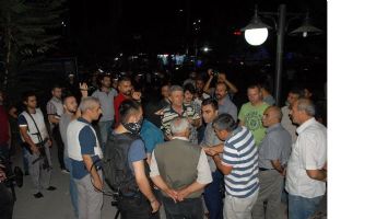 HDP&rsquo;LİLERİN OTURMA EYLEMİNE POLİS ENGELİ