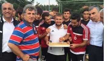 İŞADAMLARINDAN BAKLAVALI JEST