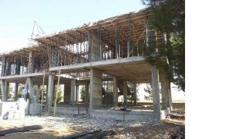 BALPINAR BELEDİYE BİNASININ YAPIMI S&Uuml;R&Uuml;YOR