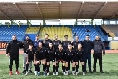 1955 Batman Belediyespor kadınları Van&rsquo;da kara takıldı