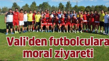 VALİ&rsquo;DEN FUTBOLCULARA MORAL ZİYARETİ