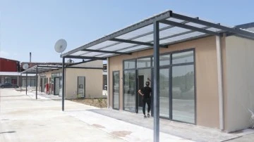 2 bin 509 depremzede esnafa ge&ccedil;ici iş yerleri teslim edildi