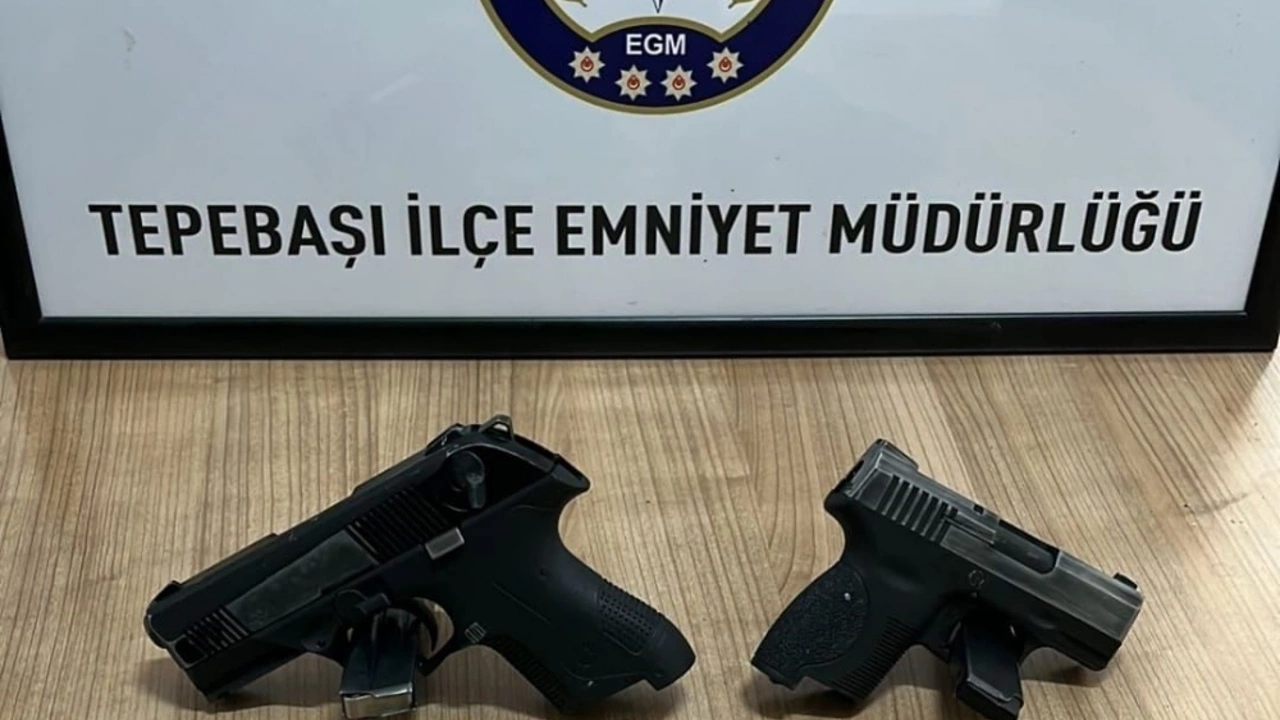 2 ruhsatsız silah ele ge&ccedil;irildi