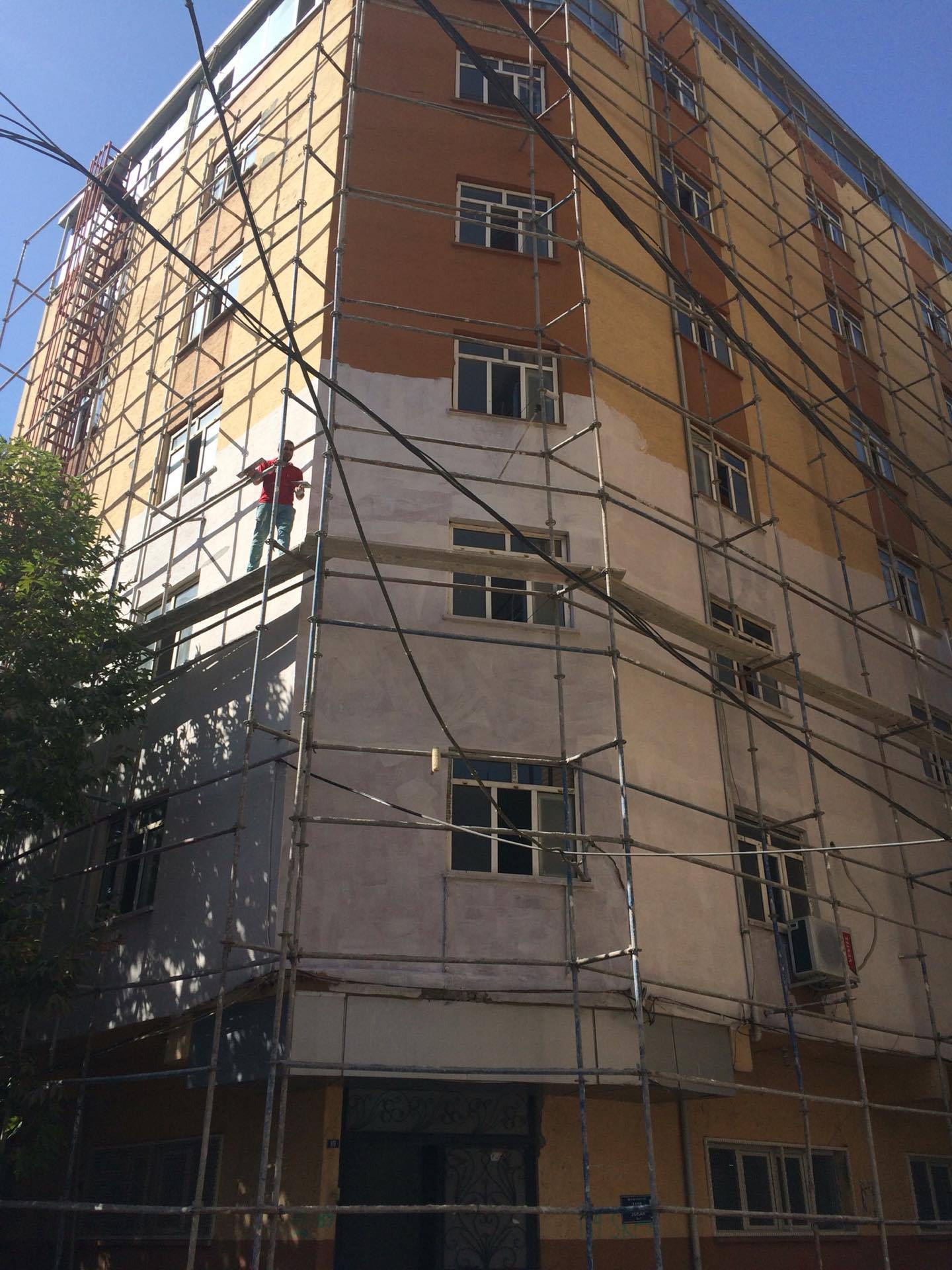 KAPISI M&Uuml;H&Uuml;RLENEN OKULLAR BAKIMDA