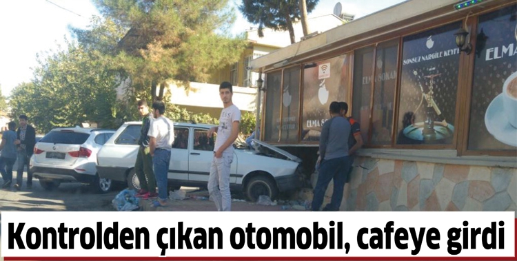 KONTROLDEN &Ccedil;IKAN OTOMOBİL, CAFEYE GİRDİ