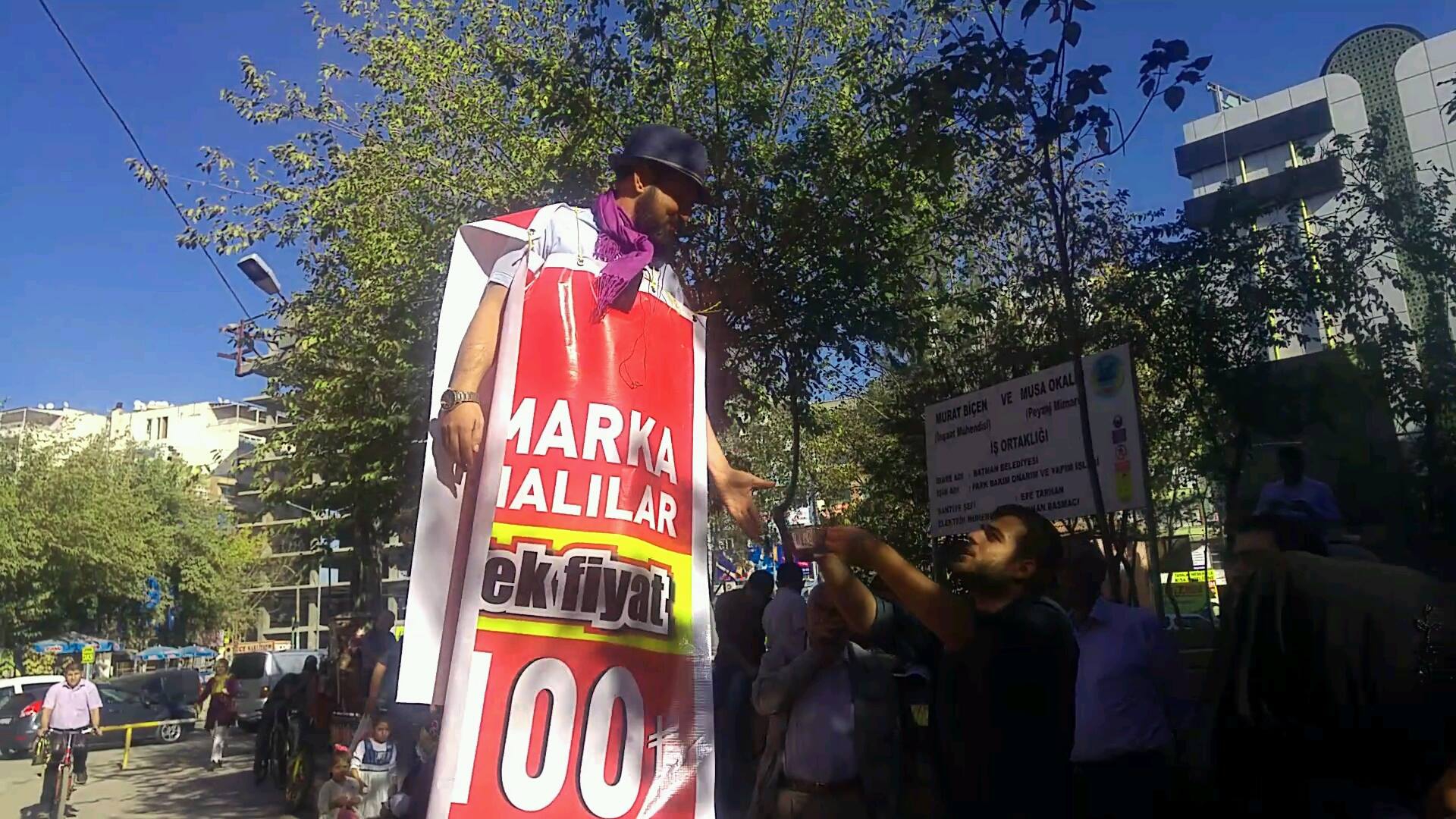 EVDİZEN, HALI KAMPANYASINI UZUN ADAMLA TANITTI