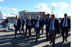 VALİ, İKİK&Ouml;PR&Uuml; BELDESİNİ GEZDİ