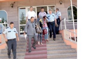 SAHTE ALTINLARLA SU&Ccedil;&Uuml;ST&Uuml; YAKALANDILAR