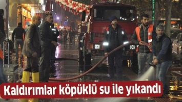 KALDIRIMLAR K&Ouml;P&Uuml;KL&Uuml; SU İLE YIKANDI