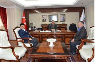 VALİ, MAKAMINDA VATANDAŞLARI AĞIRLADI