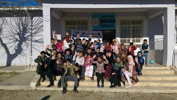 &Uuml;NİVERSİTELİ GEN&Ccedil;LERDEN K&Ouml;Y OKULUNA DESTEK