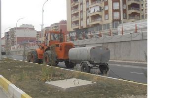 KEP&Ccedil;E İLE AĞA&Ccedil; SULUYORLAR