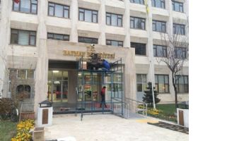 BELEDİYEYE YENİ LEVHA