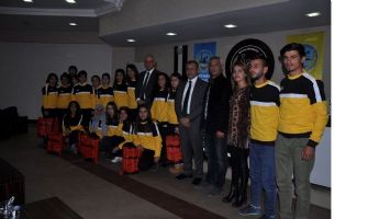KADIN FUTBOLCULARIN AYAKKABILARI BELEDİYEDEN