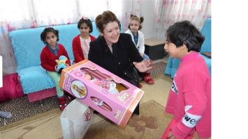 VALİ&rsquo;NİN EŞİ, SEVGİ EVLERİNİ ZİYARET ETTİ