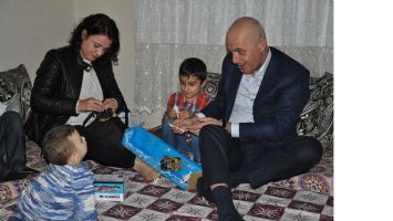 AKSOY VE EŞİ, SAVAŞ MAĞDURLARINI ZİYARET ETTİ