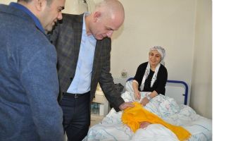 AKSOY, YENİ YIL BEBEKLERİNİ ZİYARET ETTİ