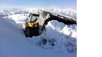 SASON'DA YOLLAR KARDAN TEMİZLENİYOR