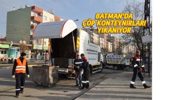 &Ccedil;&Ouml;P KONTEYNIRLARI YIKANIYOR