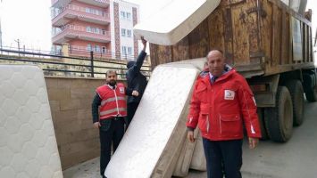 BEŞİRİ&rsquo;DE KIZILAY VE KURUMLAR EL ELE