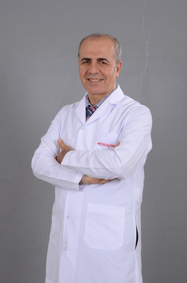 PROF. DR. &Ouml;MER FARUK AKINCI &ldquo;ENDOSKOPİ VE KOLONOSKOPİDEN KORKMAYIN&rdquo;