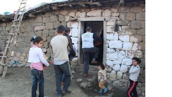 İHH SASON&rsquo;DA Y&Uuml;ZLERİ G&Uuml;LD&Uuml;R&Uuml;YOR