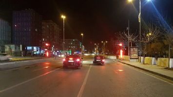 TRAFİK IŞIKLARI LED&rsquo;LERLE S&Uuml;SLENDİ