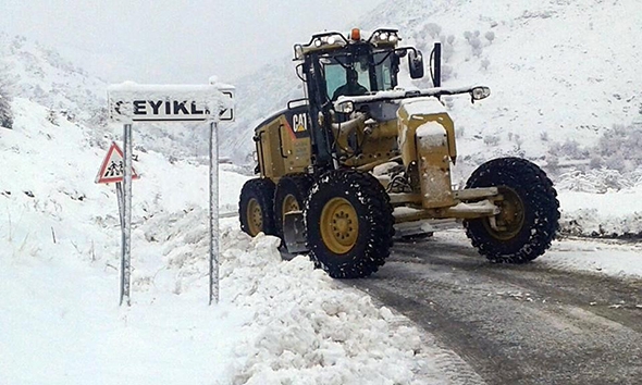 KAR EKİPLERİ, EKİPMANLARLA HAZIRDA BEKLİYOR