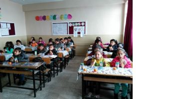 &Ouml;ĞRENCİLERE &Uuml;CRETSİZ KAHVALTI JESTİ