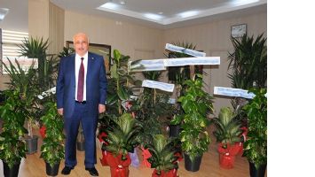 REKT&Ouml;R DURMUŞ&rsquo;TAN &Ouml;RNEK DAVRANIŞ
