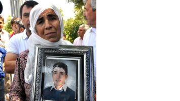 DİKKATLER, ASKER &Ouml;L&Uuml;MLERİNE &Ccedil;EKİLDİ