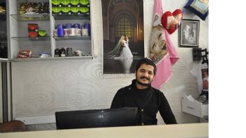 FOTO SARAY, Y&Uuml;ZLERİ G&Uuml;LD&Uuml;R&Uuml;YOR