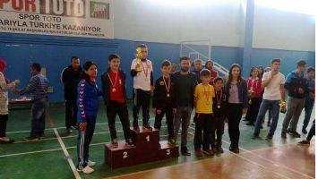 125 SPORCU, BADMİNTON R&Uuml;ZGARI ESTİRDİ