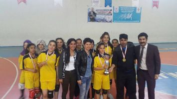 İMKB PAZARYERİ, HENTBOLDA ŞAMPİYON