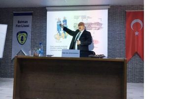 REKT&Ouml;R, LİSE SIRALARINDA DERS G&Ouml;RD&Uuml;