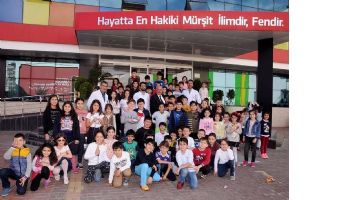 REKT&Ouml;R, &Ouml;ZEL KOLEJDEYDİ