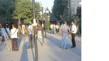 FOTOĞRAFLAR, &Ccedil;OCUKLAR İ&Ccedil;İN SERGİLENDİ