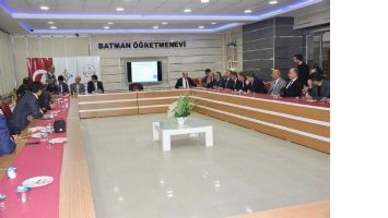 YAZAR KAVAKLI, M&Uuml;D&Uuml;RLERE SUNUM YAPTI